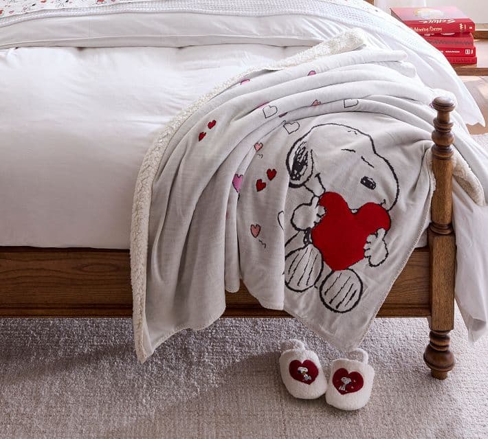 Peanuts Snoopy™ Hearts Slippers thumbnail 3
