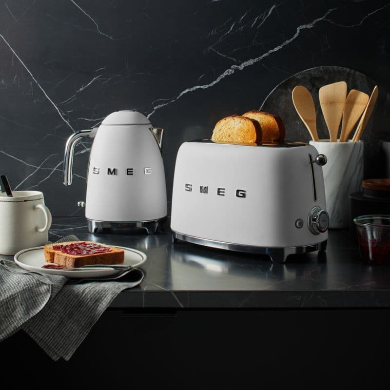 SMEG Matte White Electric Kettle thumbnail 6