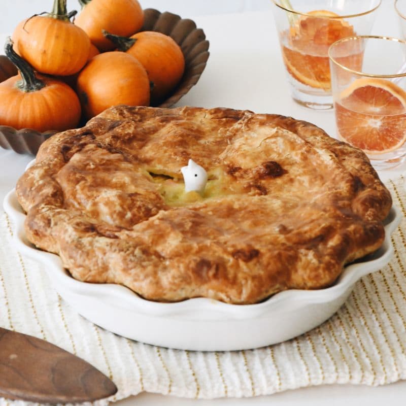 Le Creuset ® Heritage 9" White Ceramic Pie Dish thumbnail 2