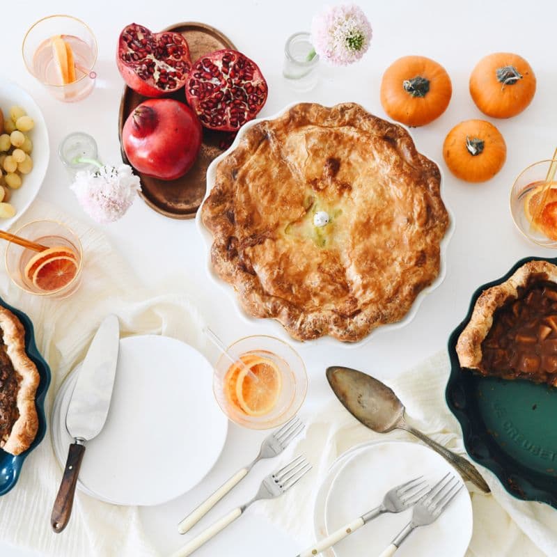 Le Creuset ® Heritage 9" White Ceramic Pie Dish thumbnail 3