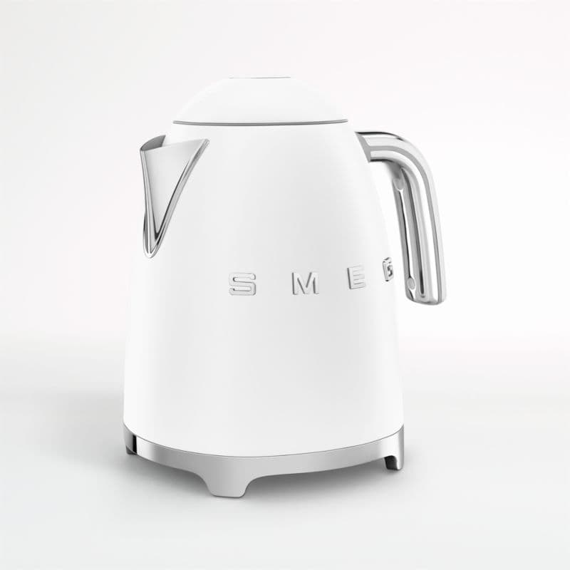 SMEG Matte White Electric Kettle - Image 1