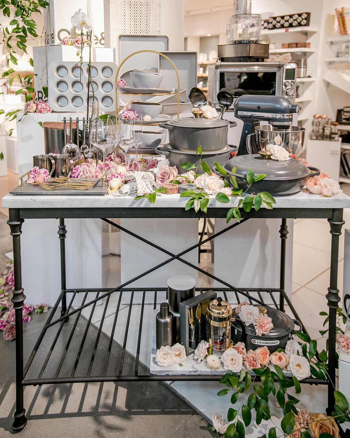 Le Creuset ® Signature 5-Qt. Cream Enameled Cast Iron Braiser thumbnail 7