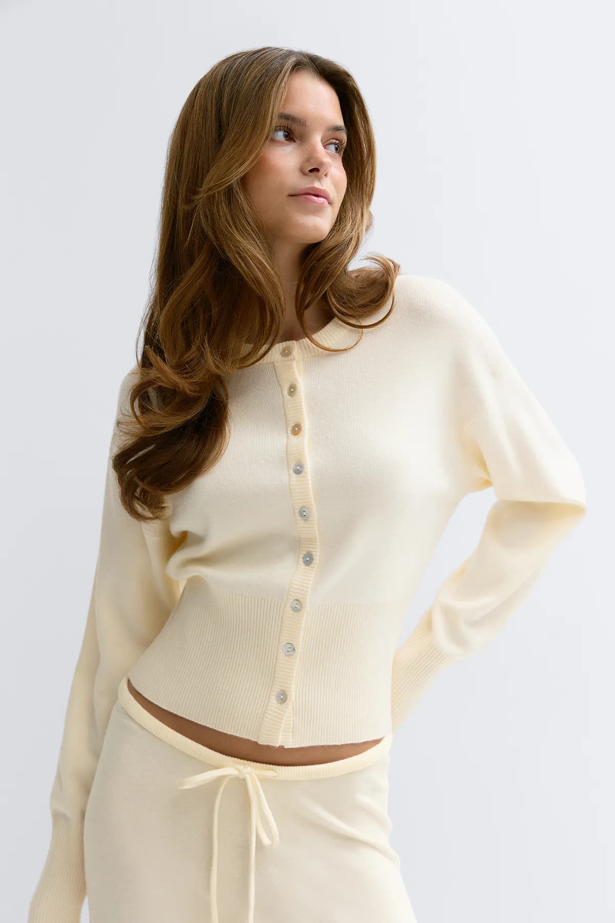Fitted knitted cardigan thumbnail 3