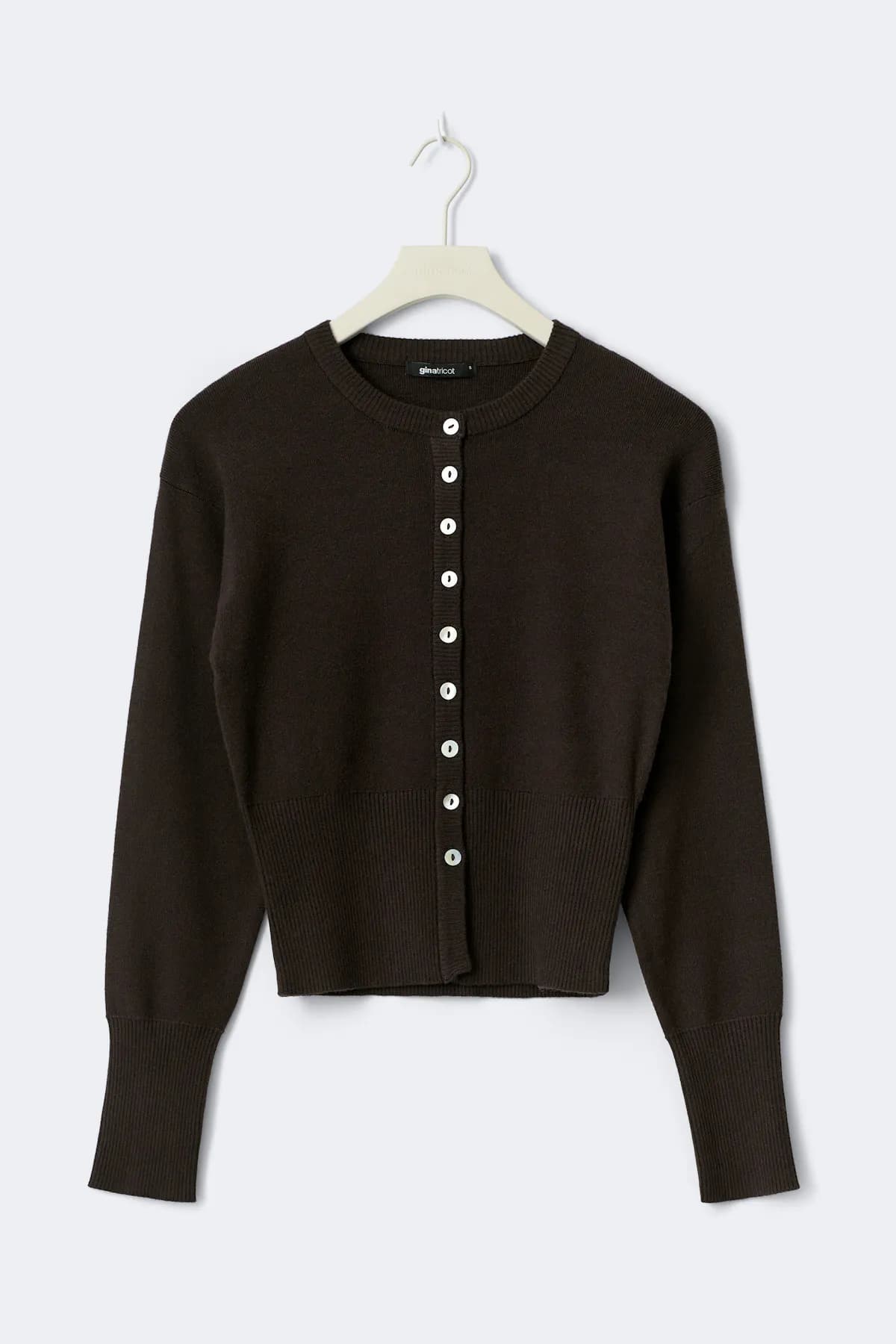 Fitted knitted cardigan thumbnail 4
