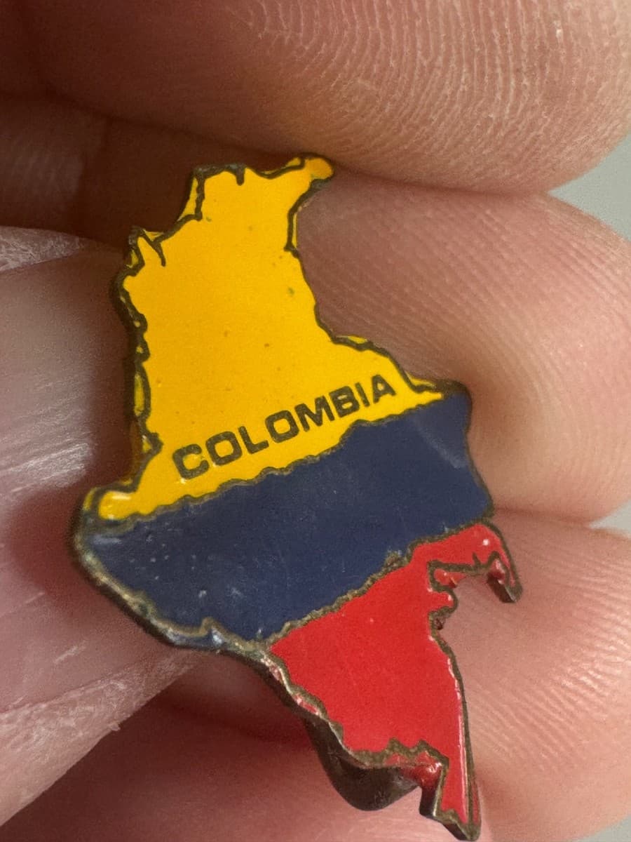 Vtg Colombia Map Flag Enamel Lapel Pin South America Souvenir Travel Country thumbnail 2