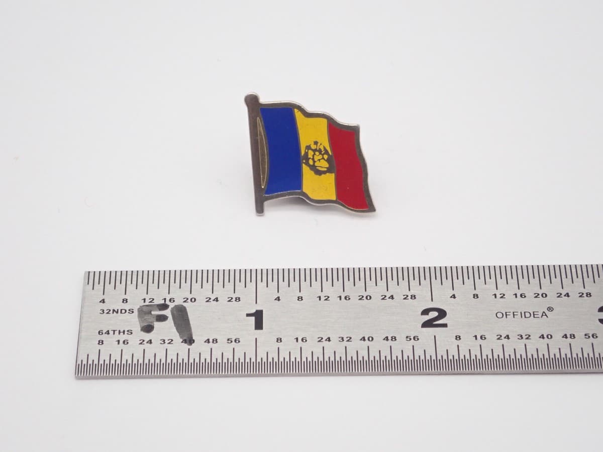Flag of Moldova Fold Tone Vintage Lapel Pin thumbnail 2