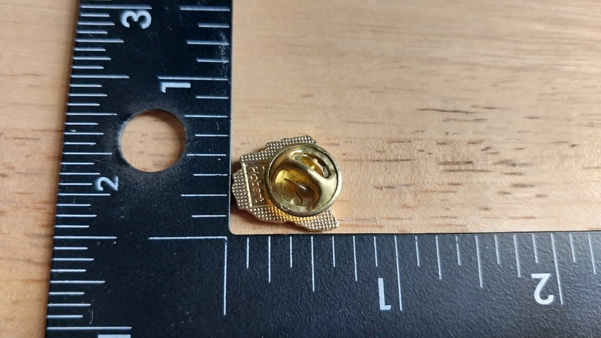 Tasmania Island Pin Tazmania Green Goldtone Country Outline Tourist Vacation thumbnail 2
