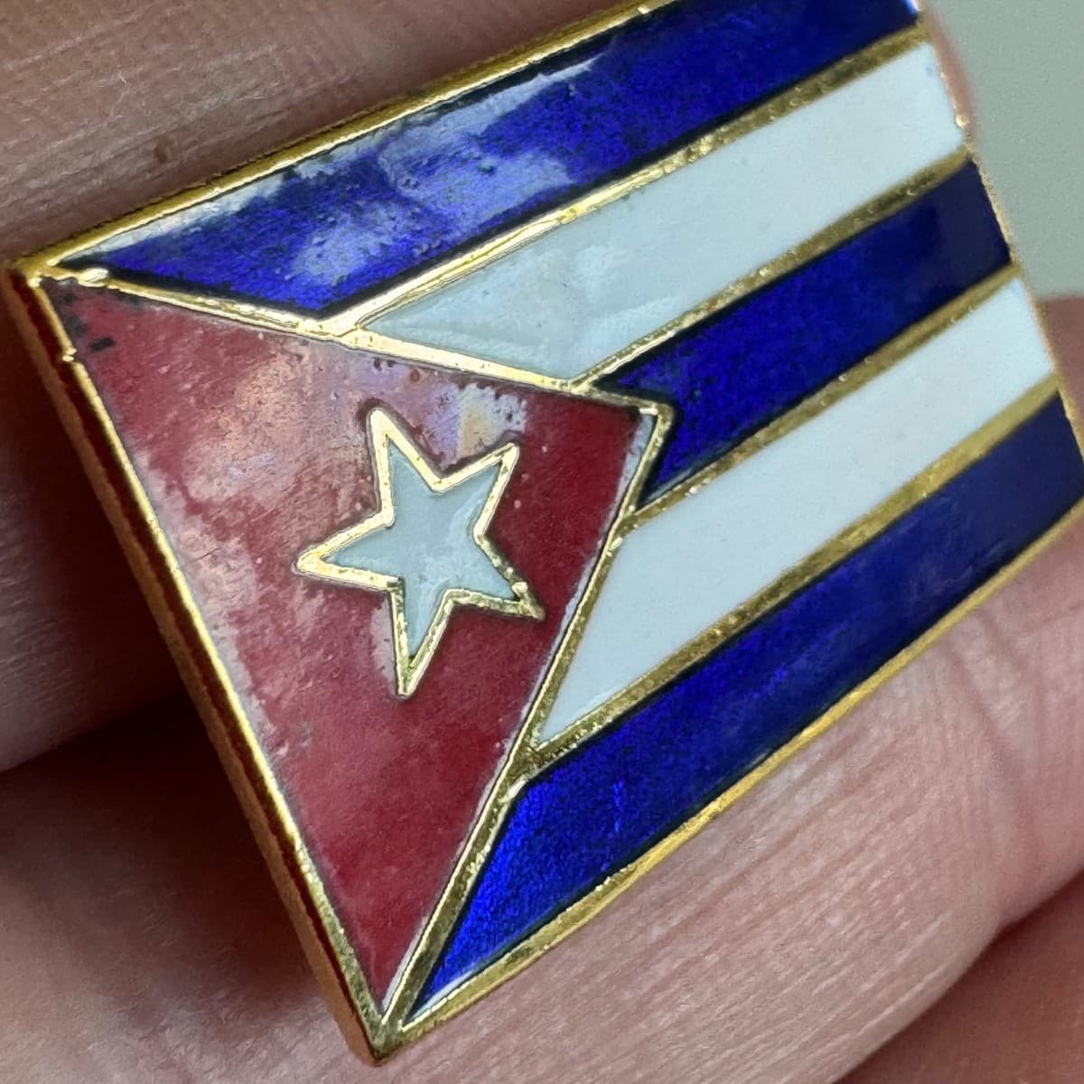 Vtg Cuba Flag Enamel Lapel Pin Cuban Red White Blue Star Patriotic Badge NOS thumbnail 2