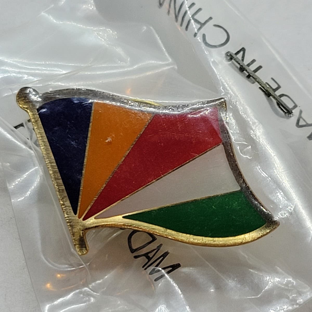 Seychelles Flag Pin - New In Package - Image 1