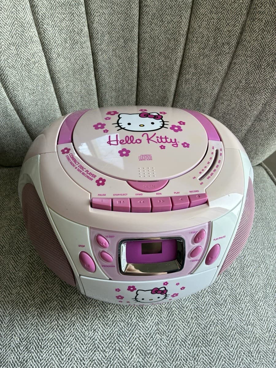 Hello Kitty Sanrio Vintage Portable Stereo CD Player Radio Cassette Recorder - Image 1