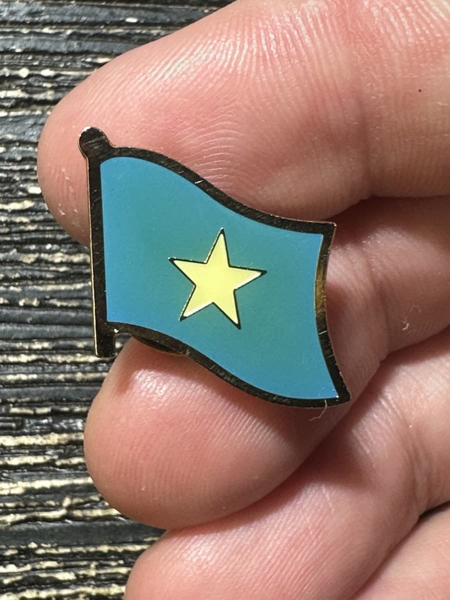 Somalia country flag Lapel Pin Badge Hat Jacket Vest K580 - Image 1