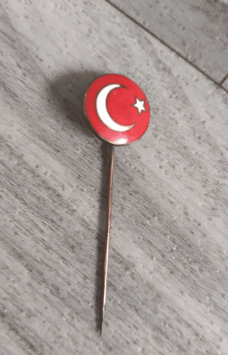Vintage Turkey Flag Symbol Hat Pin Brooch Crescent Moon Star Red White - Image 1