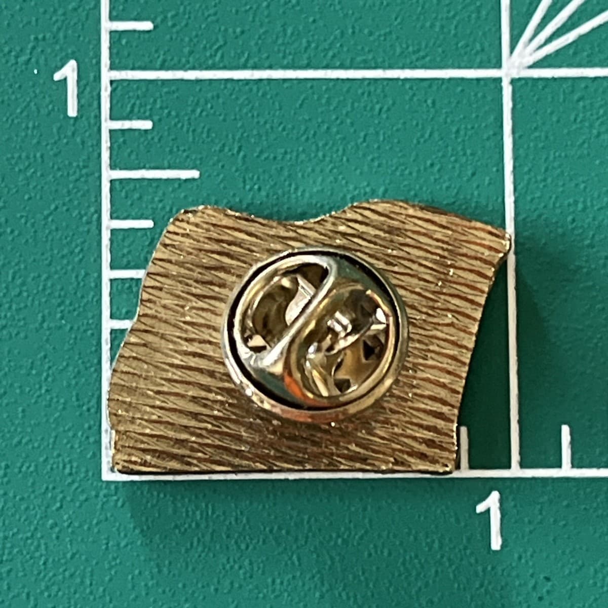 Vtg Philippines Flag Lapel Pin Detailed Enamel &amp; Gold Tone Metal Collectible thumbnail 2