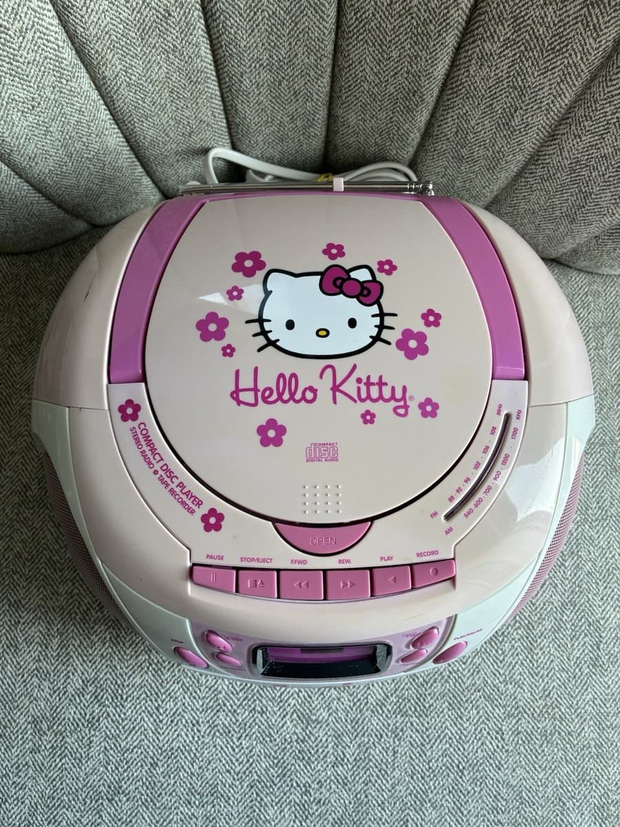 Hello Kitty Sanrio Vintage Portable Stereo CD Player Radio Cassette Recorder thumbnail 2