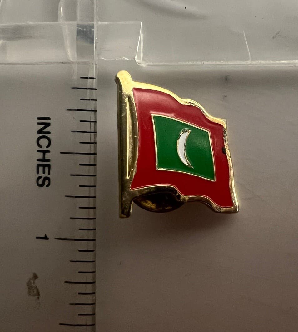 Vintage MALDIVES Country Waving Flag Lapel Pin thumbnail 3