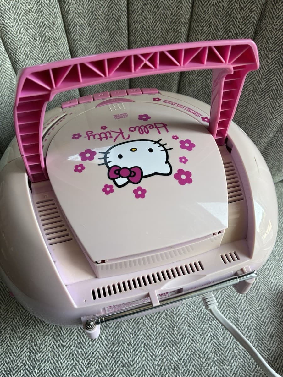 Hello Kitty Sanrio Vintage Portable Stereo CD Player Radio Cassette Recorder thumbnail 4