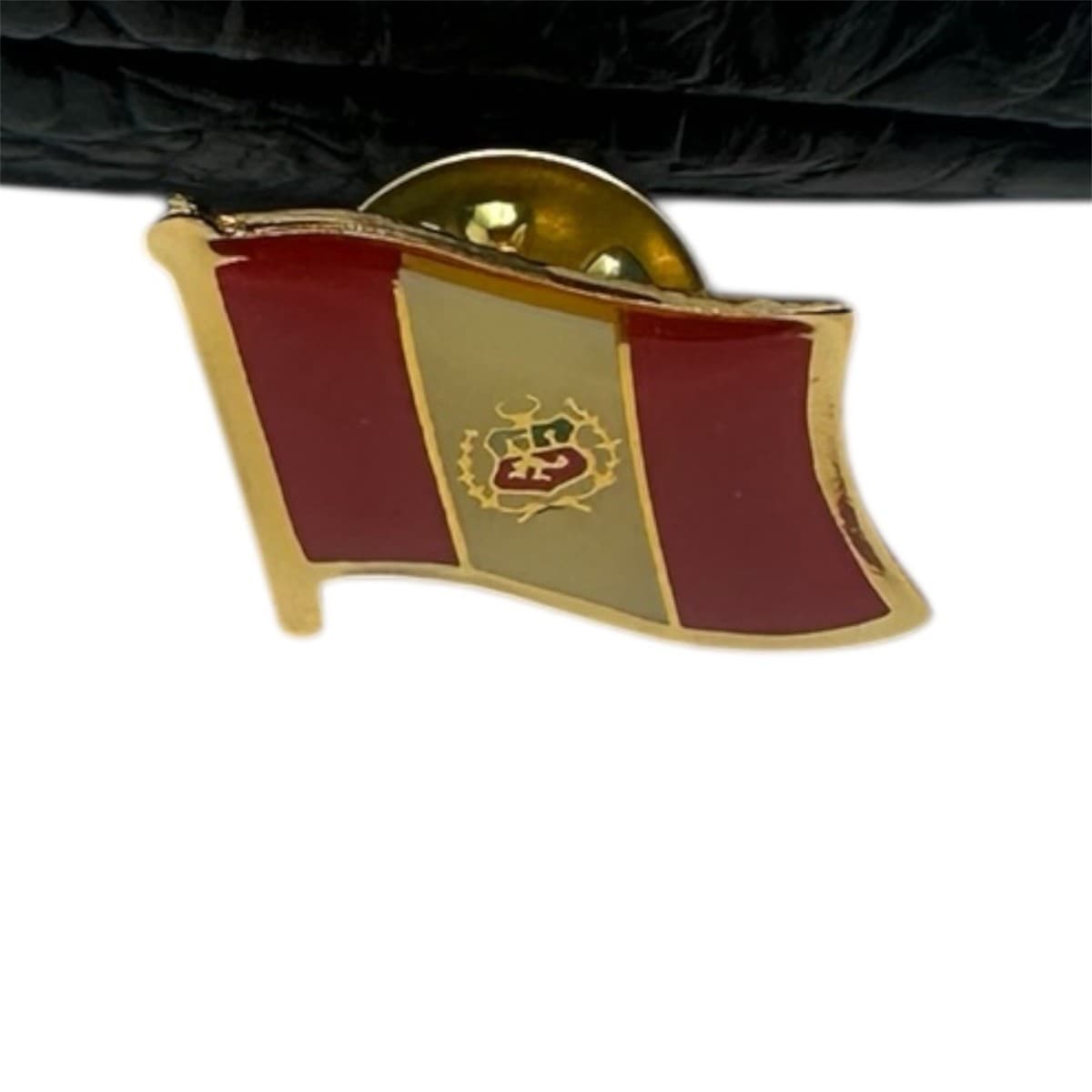 Flag of Peru Vintage Lapel Pin! Men’s And Women’s! Good Toned Pin - Image 1