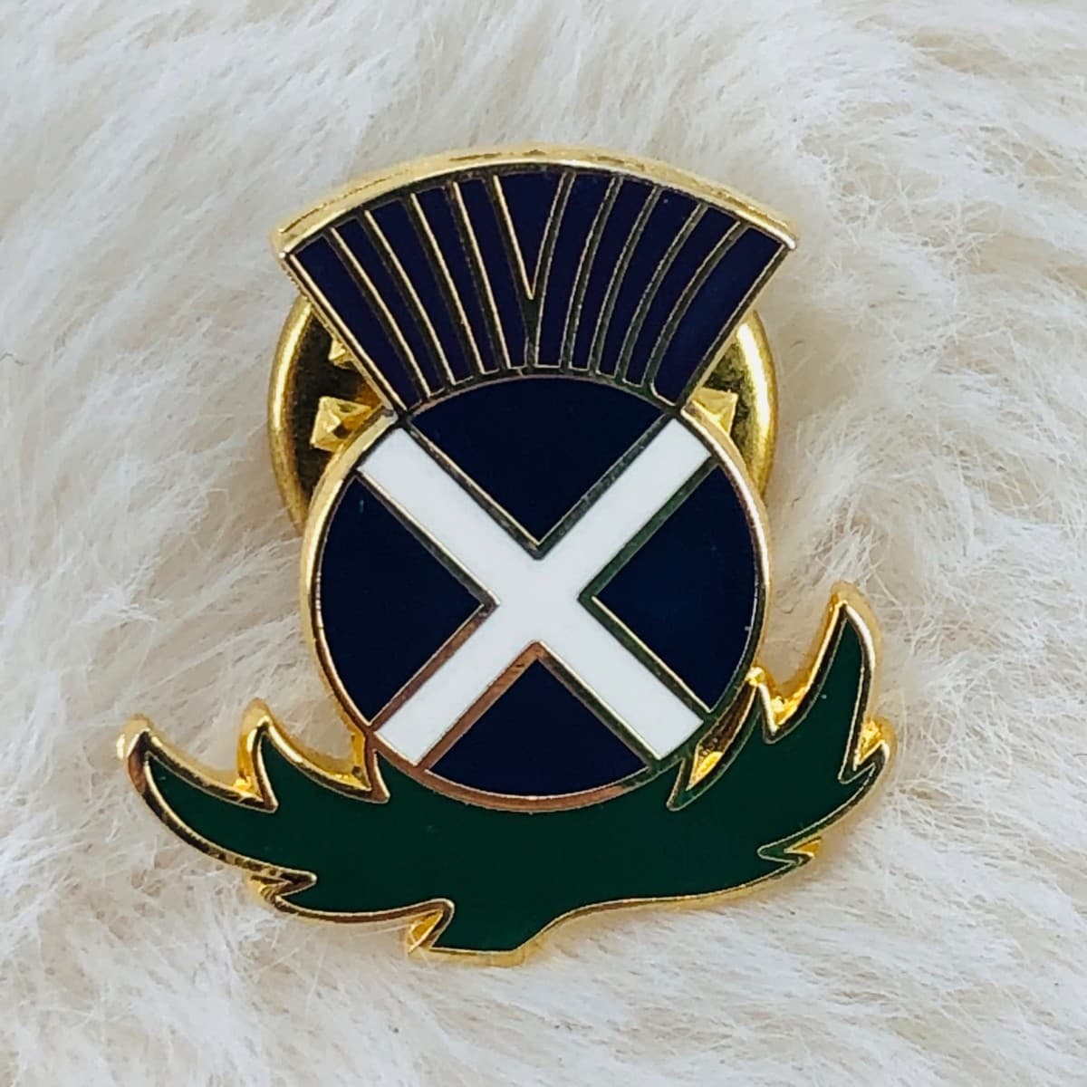 Scottish Thistle Small Scotland Flag Souvenir Enamel Lapel Pin - Image 1