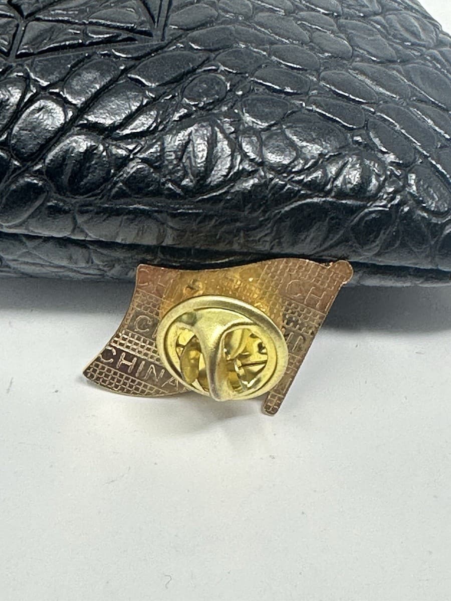 Flag of Peru Vintage Lapel Pin! Men’s And Women’s! Good Toned Pin thumbnail 4