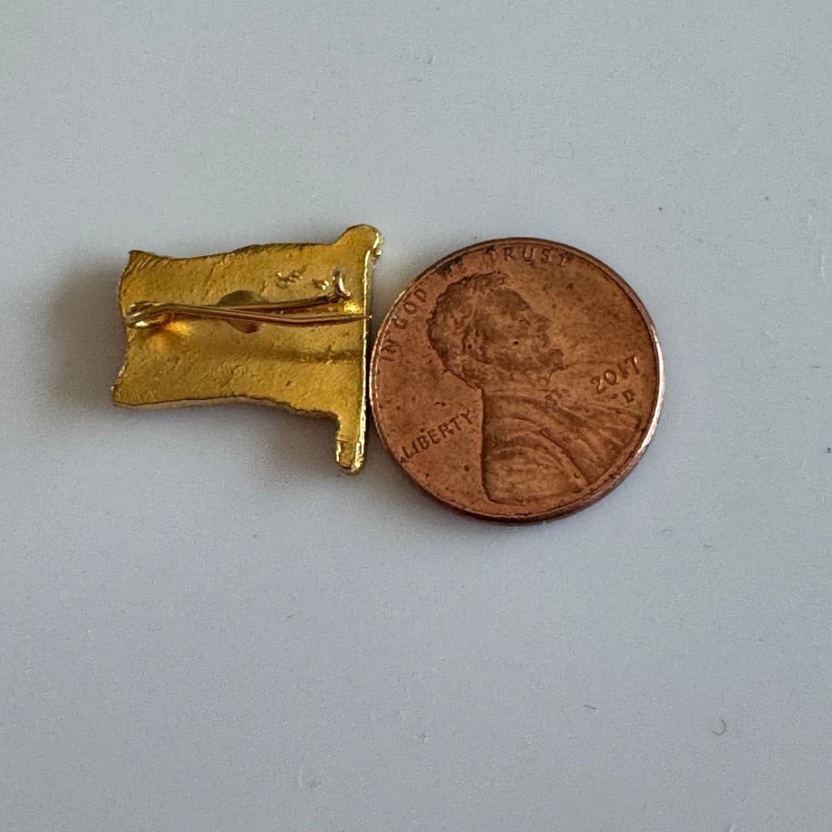 Vintage Chile Flag Enamel Lapel Pin Souvenir Travel Collectible Tie Tack thumbnail 3