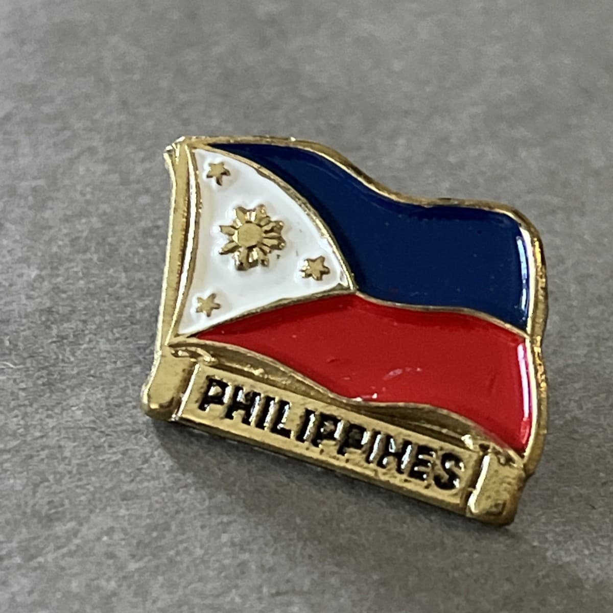 Vtg Philippines Flag Lapel Pin Detailed Enamel &amp; Gold Tone Metal Collectible thumbnail 3
