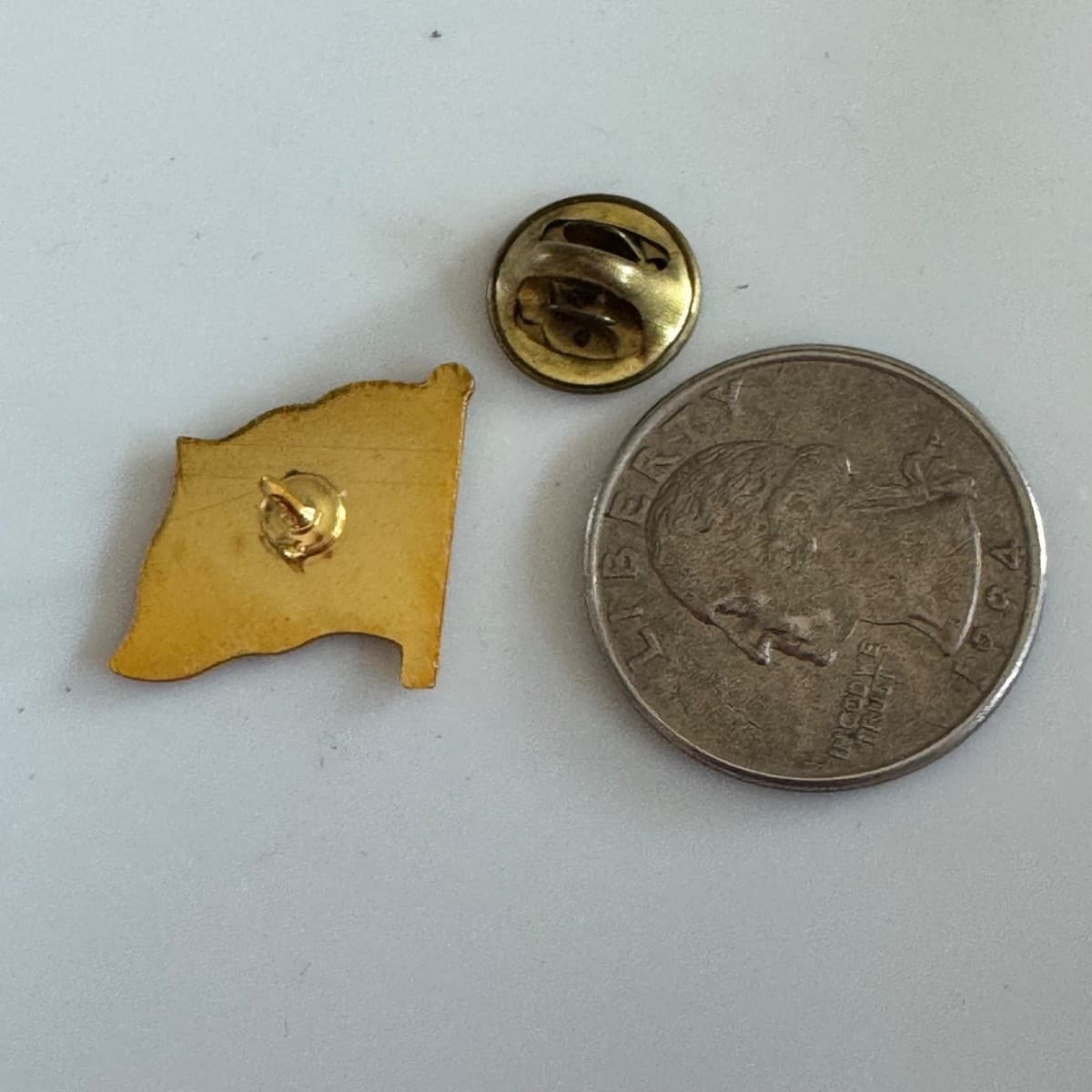 Vintage Curaçao National Flag Enamel Lapel Pin Two Stars Yellow Stripe Curacao thumbnail 3