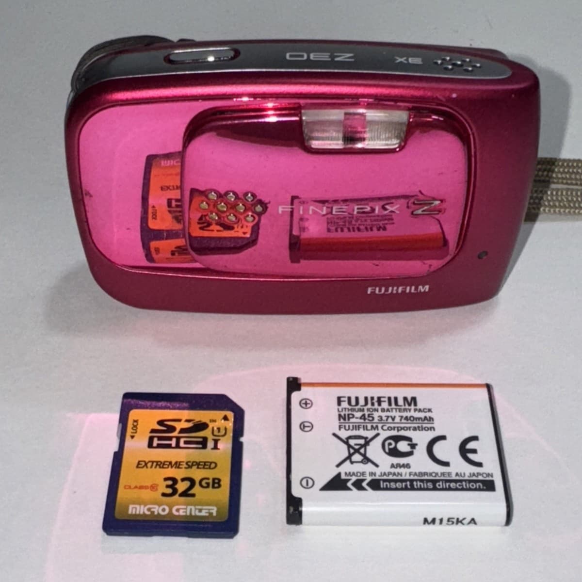 FUJIFILM FinePix Z30 Pink 10MP Digital Camera 3x Optical Zoom Tested No Charger - Image 1