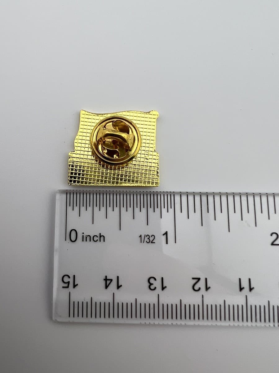 Beautiful St. Lucia Flag Lapel Hat Pin - Good Condition thumbnail 4