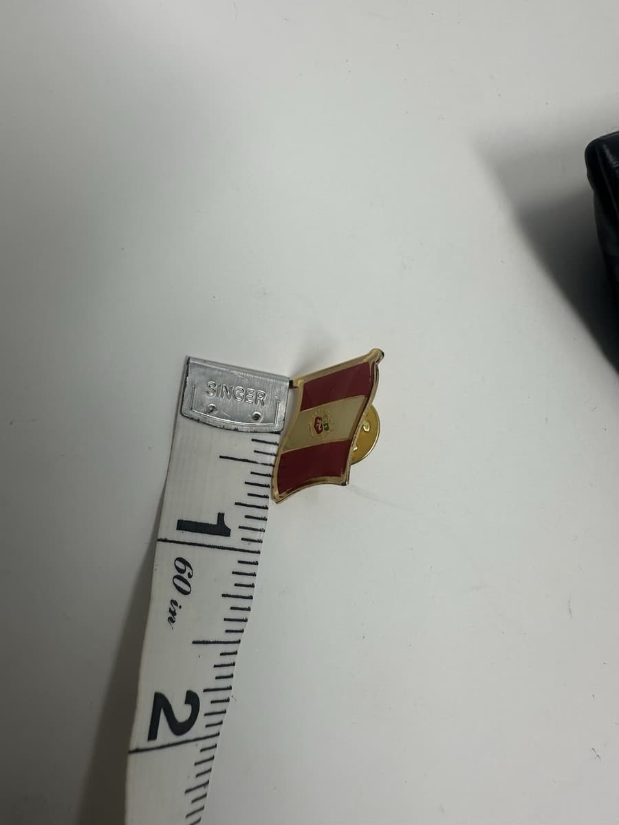 Flag of Peru Vintage Lapel Pin! Men’s And Women’s! Good Toned Pin thumbnail 3