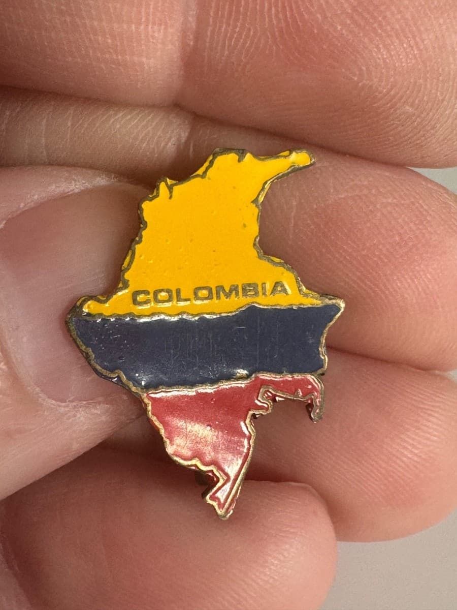 Vtg Colombia Map Flag Enamel Lapel Pin South America Souvenir Travel Country - Image 1