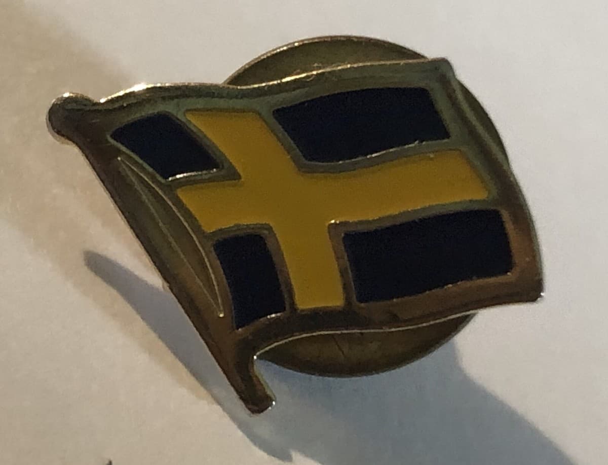 Enamel National Flag Of Sweden Pin-Back Lapel Pin Nordic Cross thumbnail 2