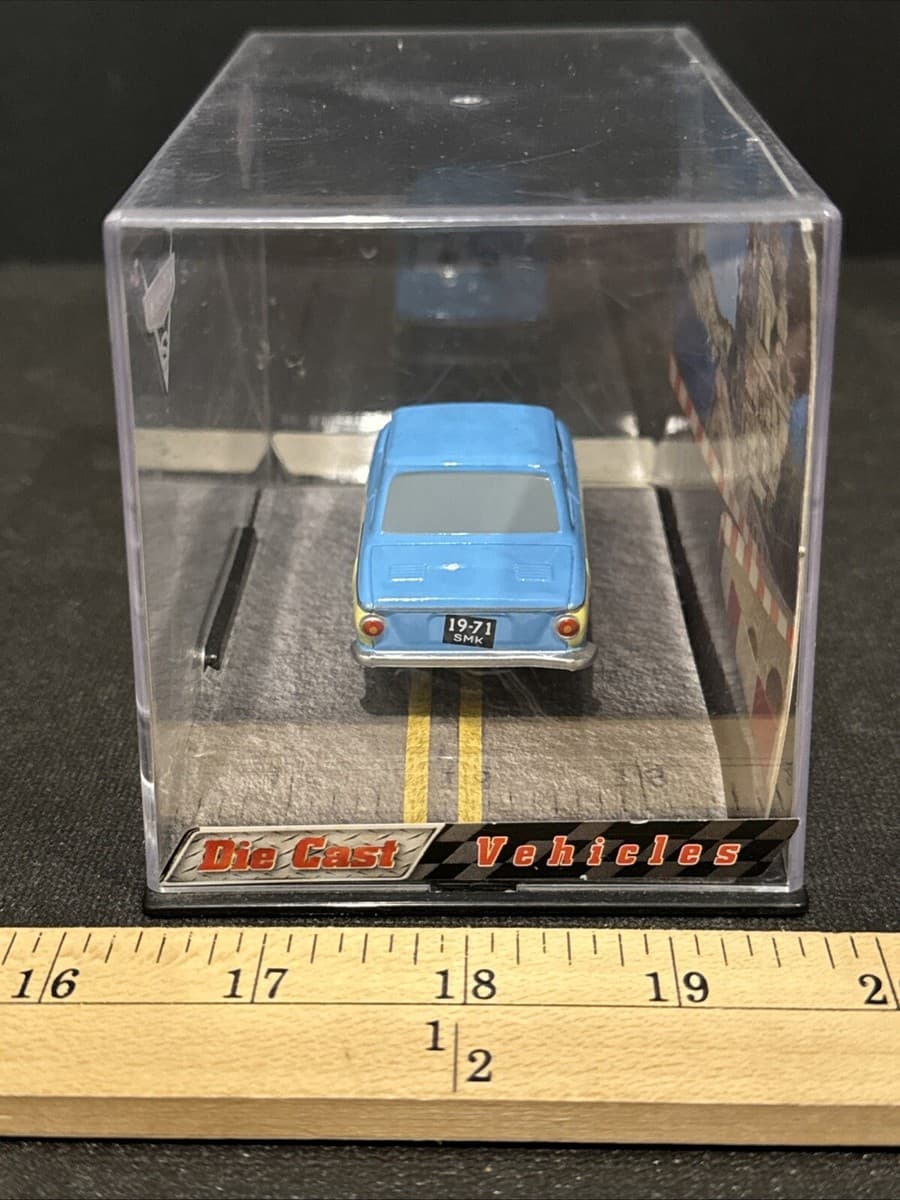 Disney Store (Pixar) - Cars 2 - Vladimir Trunkov - Diecast Car W/Case thumbnail 3