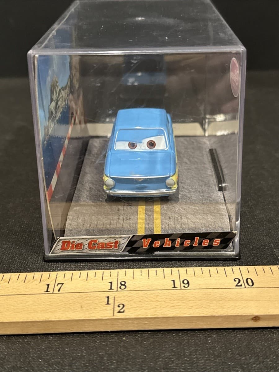 Disney Store (Pixar) - Cars 2 - Vladimir Trunkov - Diecast Car W/Case thumbnail 5