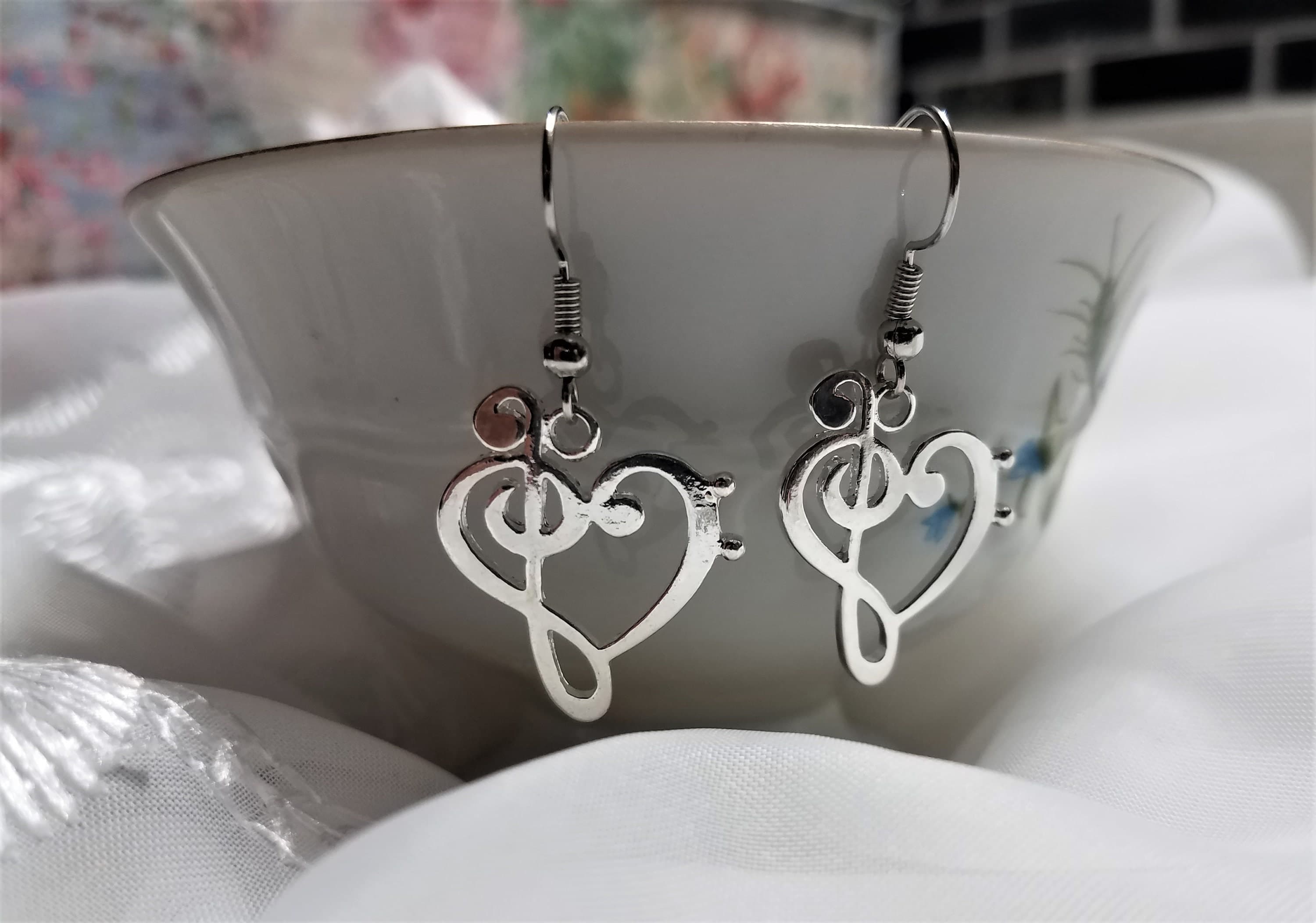 Bass and treble clef heart shiny silver or gold toned earrings - Image 1