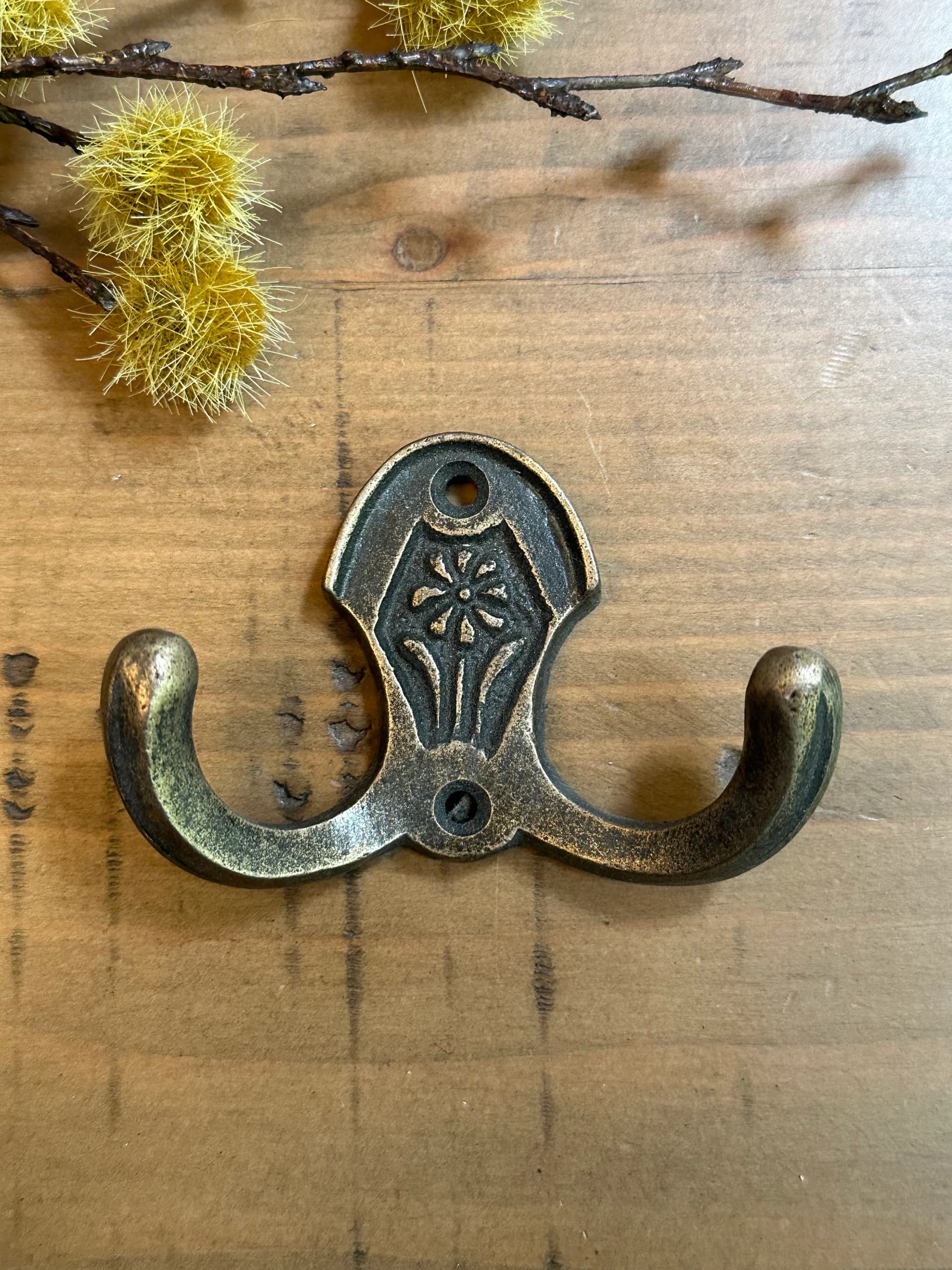 Double metal hook/double wall hook/FREE matching SCREWS/ Shabby chic metal hooks/Vintage hook/ cabin/ french country/ beach/ metal wall hook - Image 1