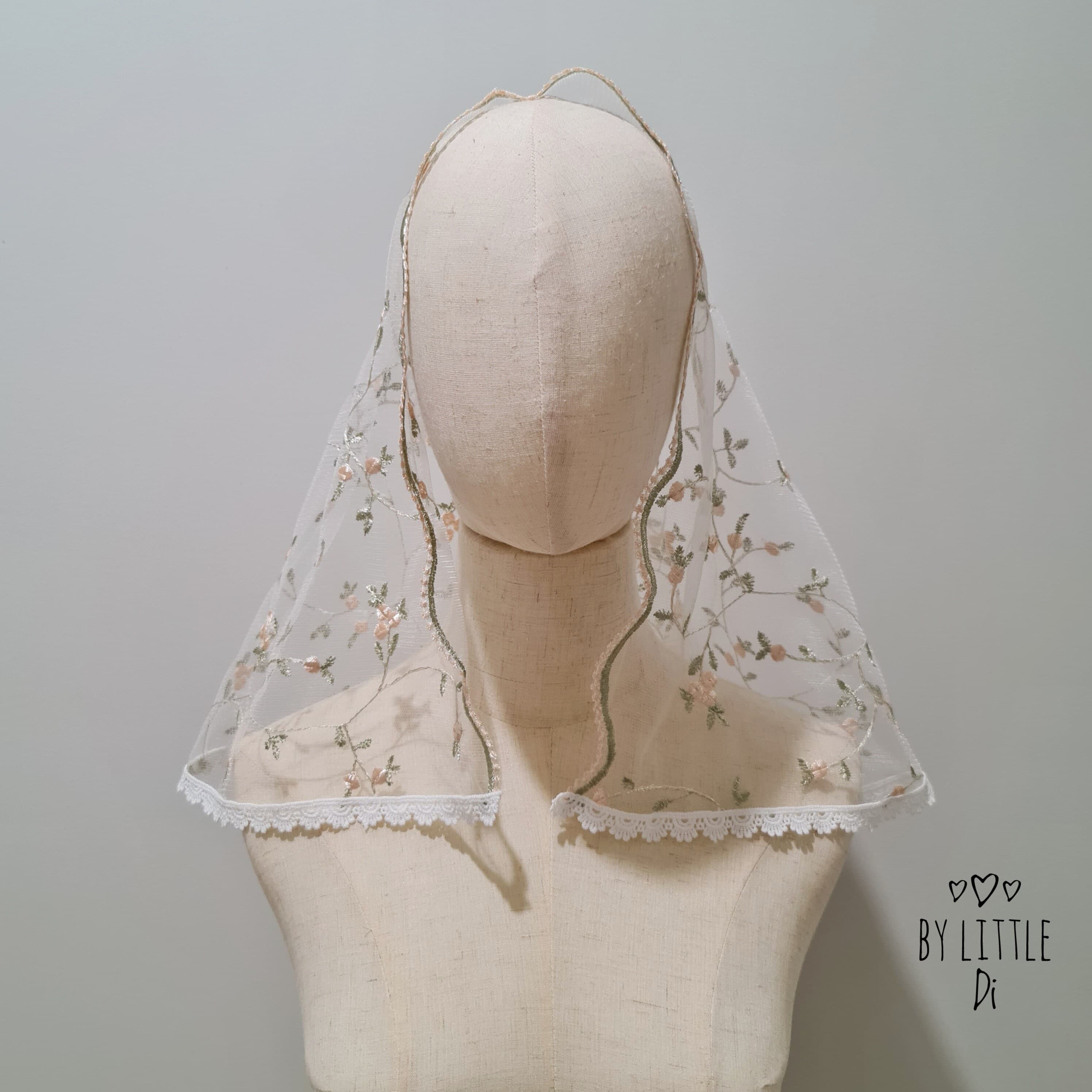 Little Flowers Latin Mass Veils for Girls | First Holy Communion Veil | Mass Veils | Mantilla Veils for Kids | Ivory, L 80 cm x W 40 cm