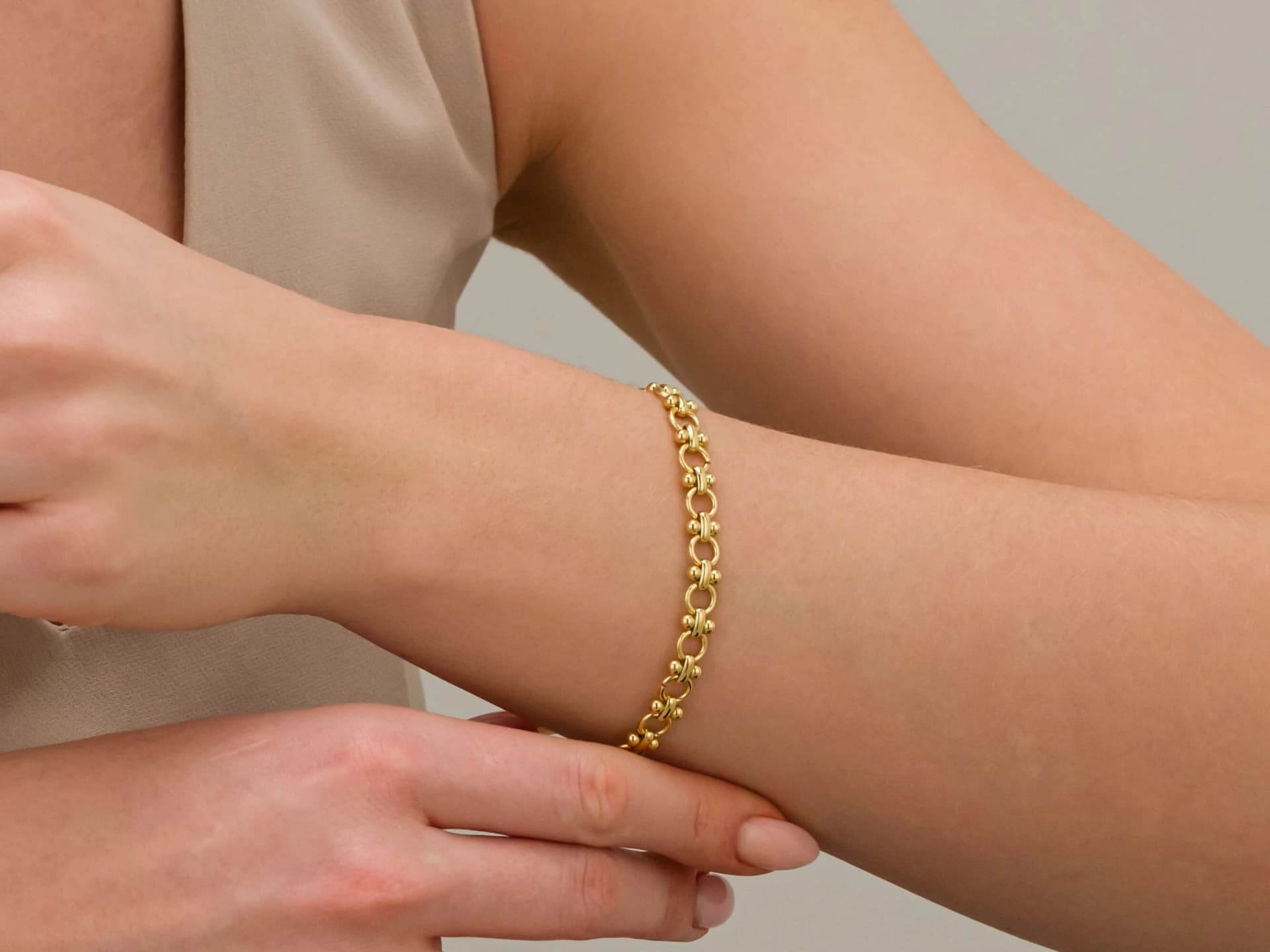 Gold chain bracelet for women, 18K Gold filled bracelet, gold stacking bracelet - Image 1