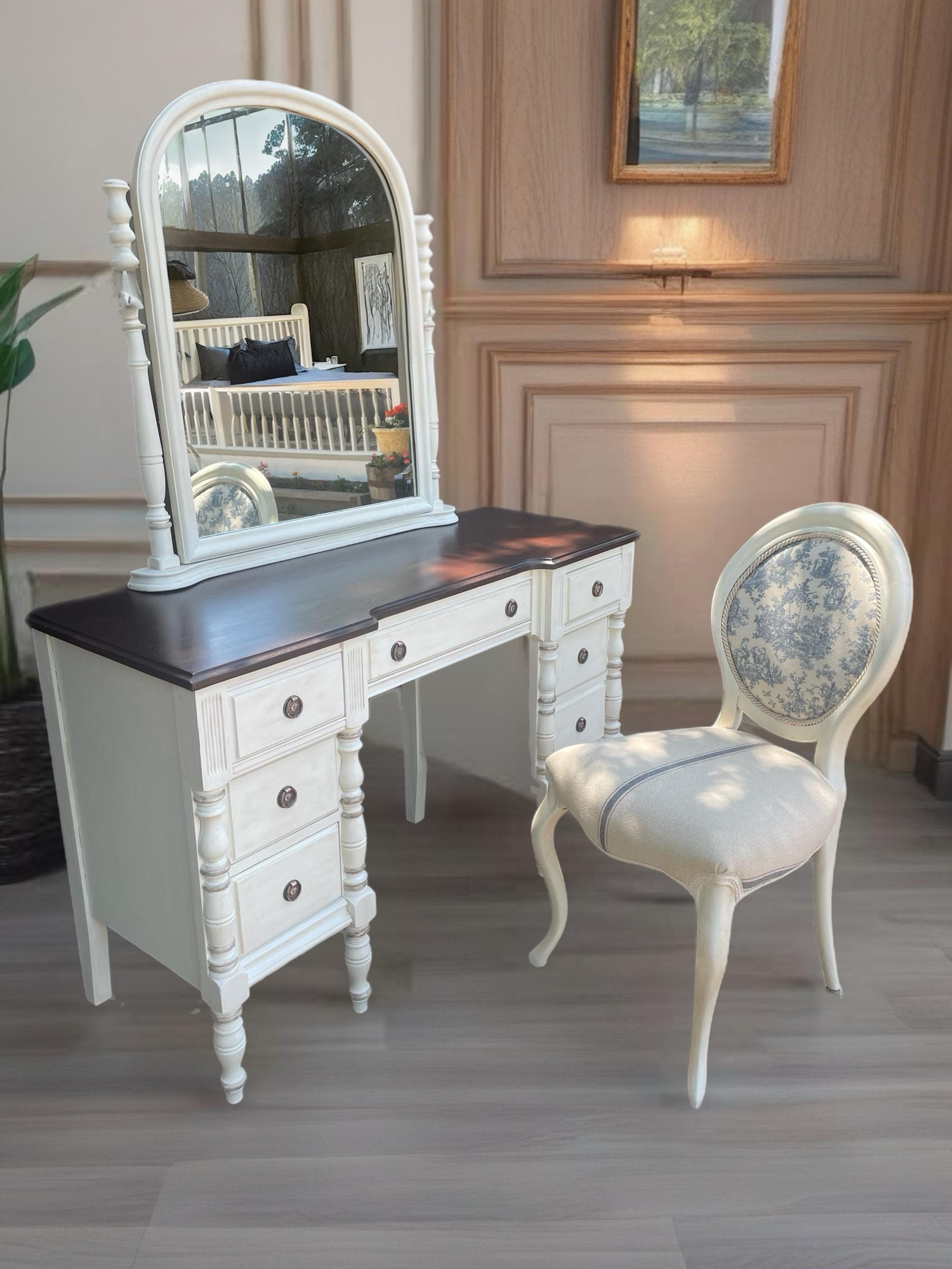 Vintage Vanity Makeup Table With Chair **Shipping Is Not Free**