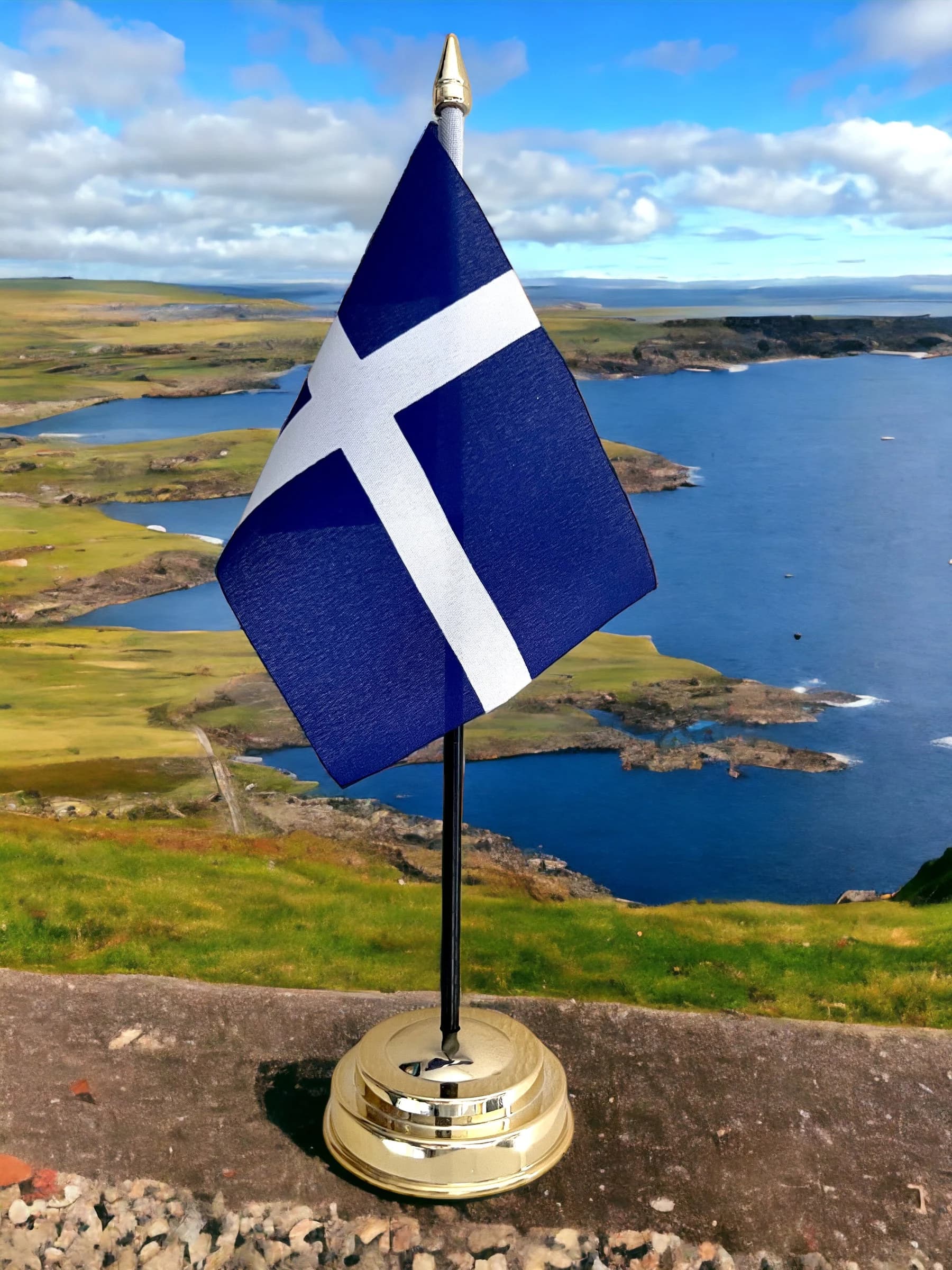 SHETLAND ISLANDS table flag and golden base Shetlands shetland isles - Image 1
