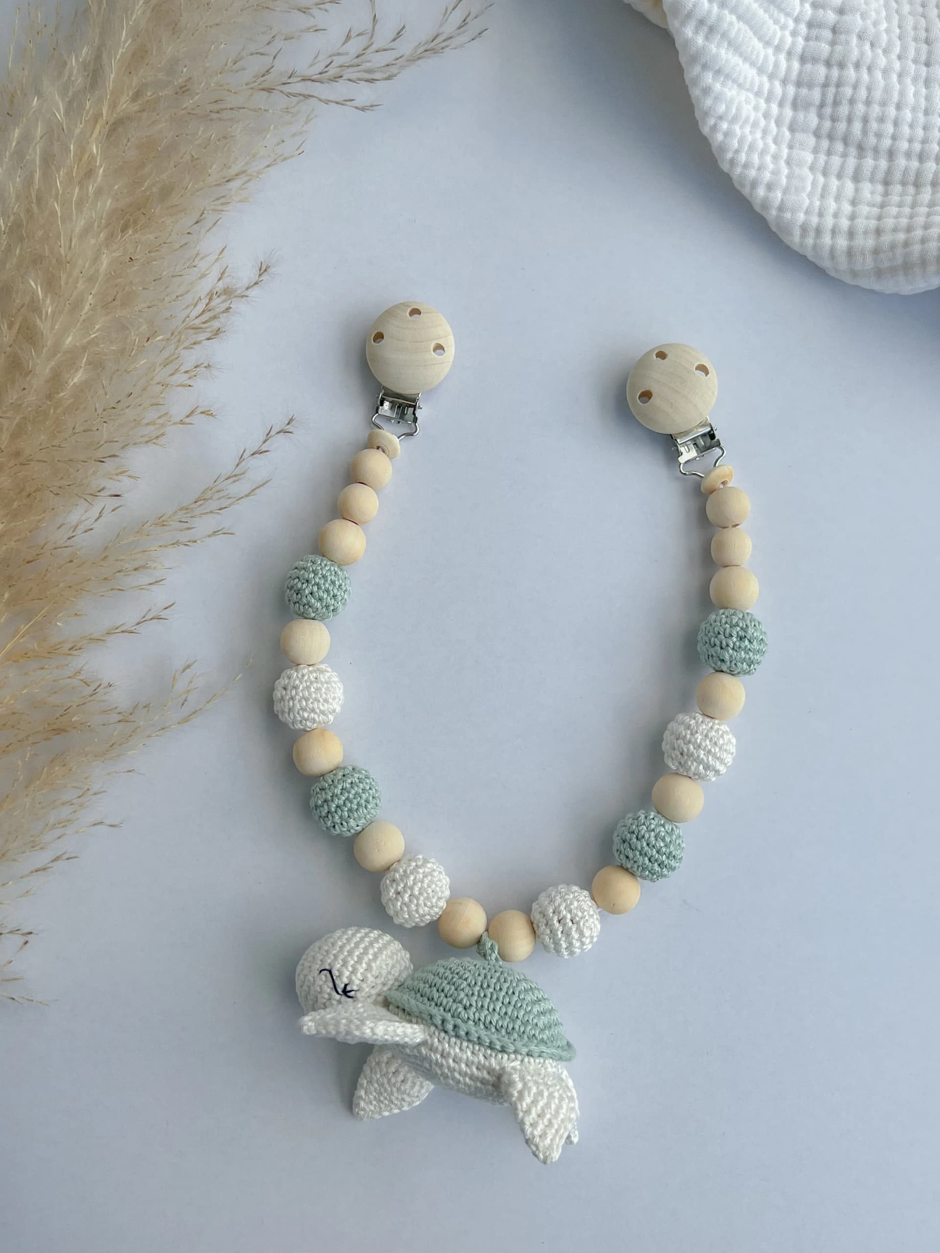 Set Schildkröte in mint mit Kinderwagenkette, Anhänger für Babyschale, Greifling l Geburtsgeschenk Babyspielzeug Holz Babygeschenk Babyparty thumbnail 3