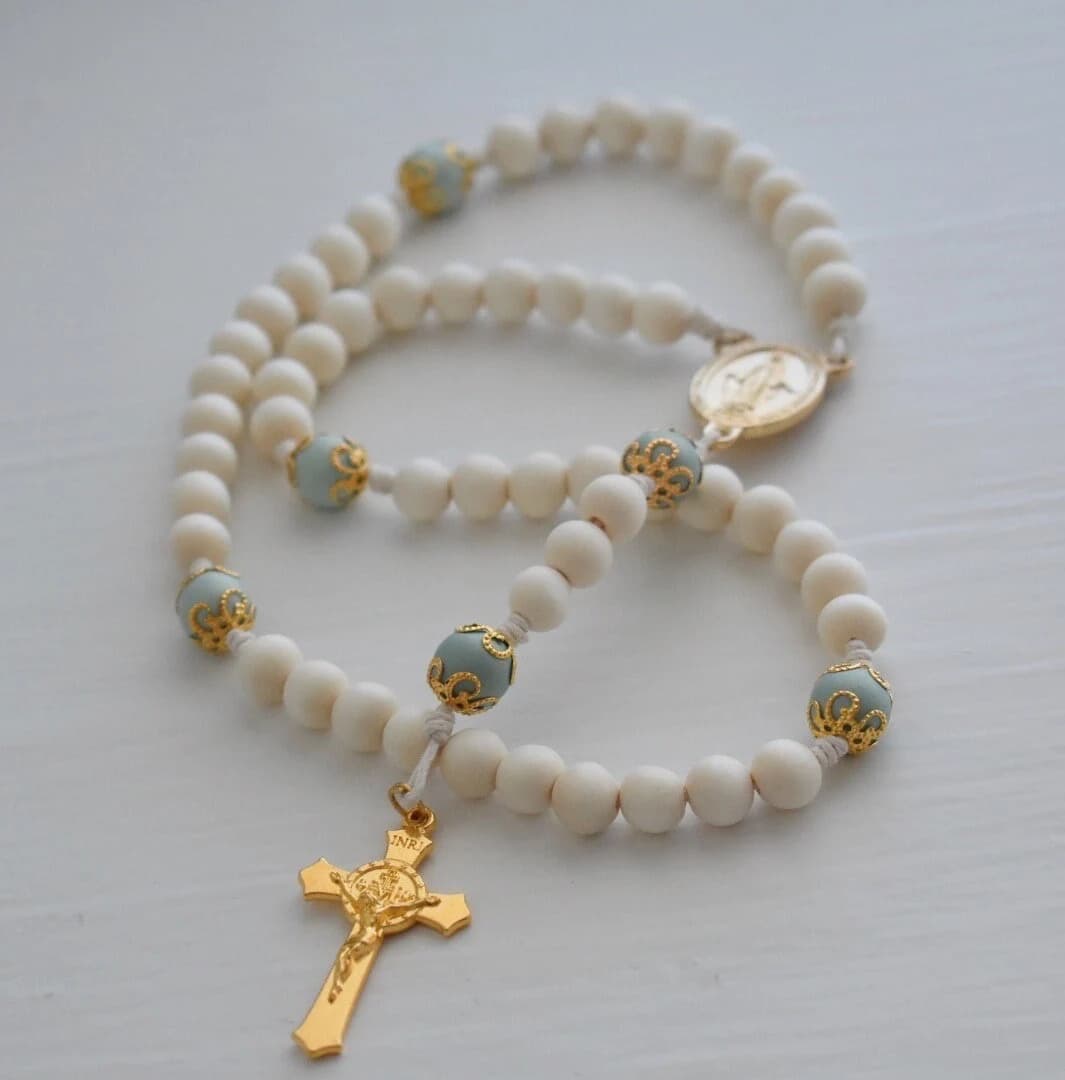 Miraculous Medal Rosary white and blue beads | Catholic Rosary - Image 1