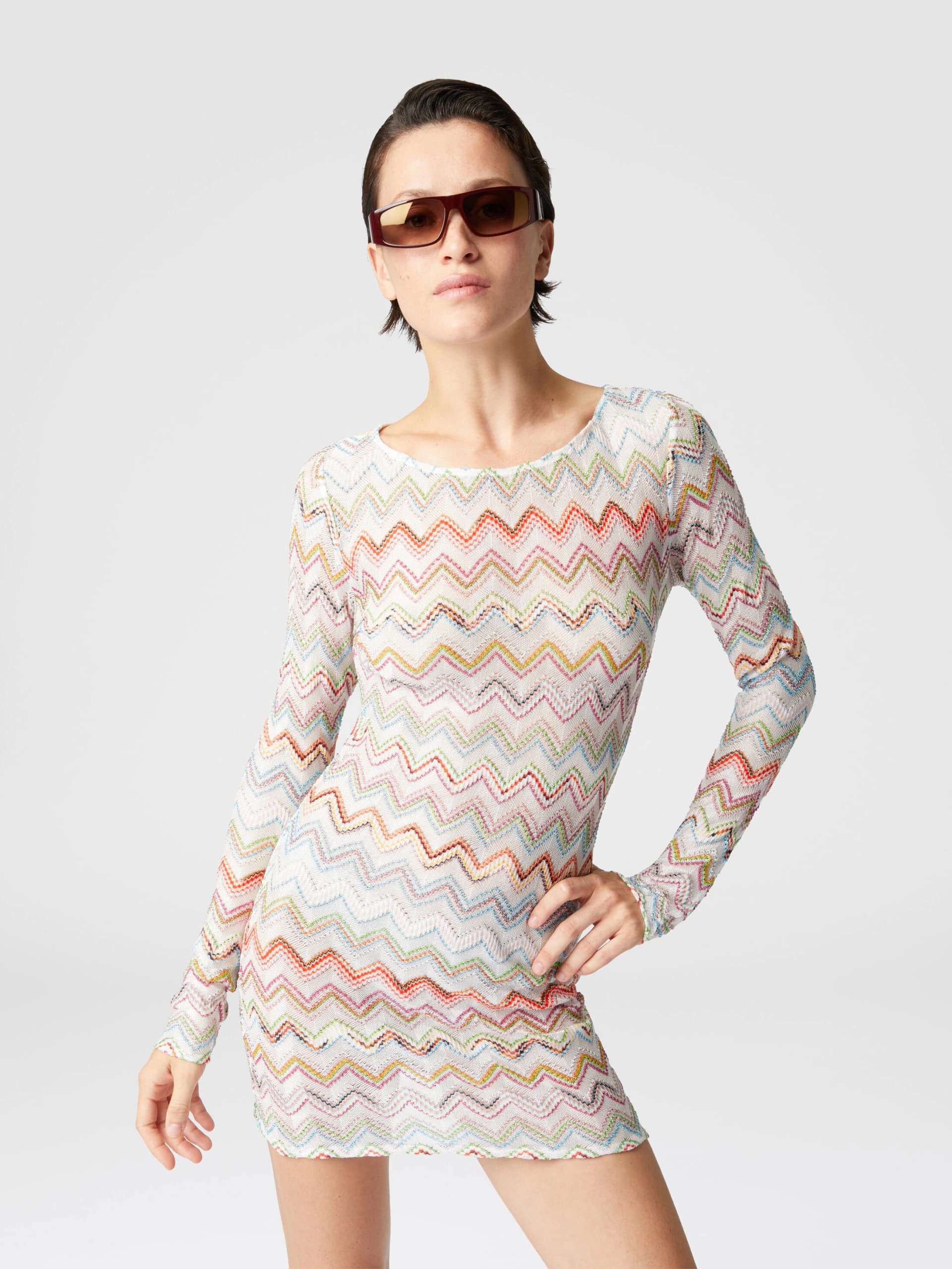 Short cover-up dress with zig zag lamé 3D thumbnail 4