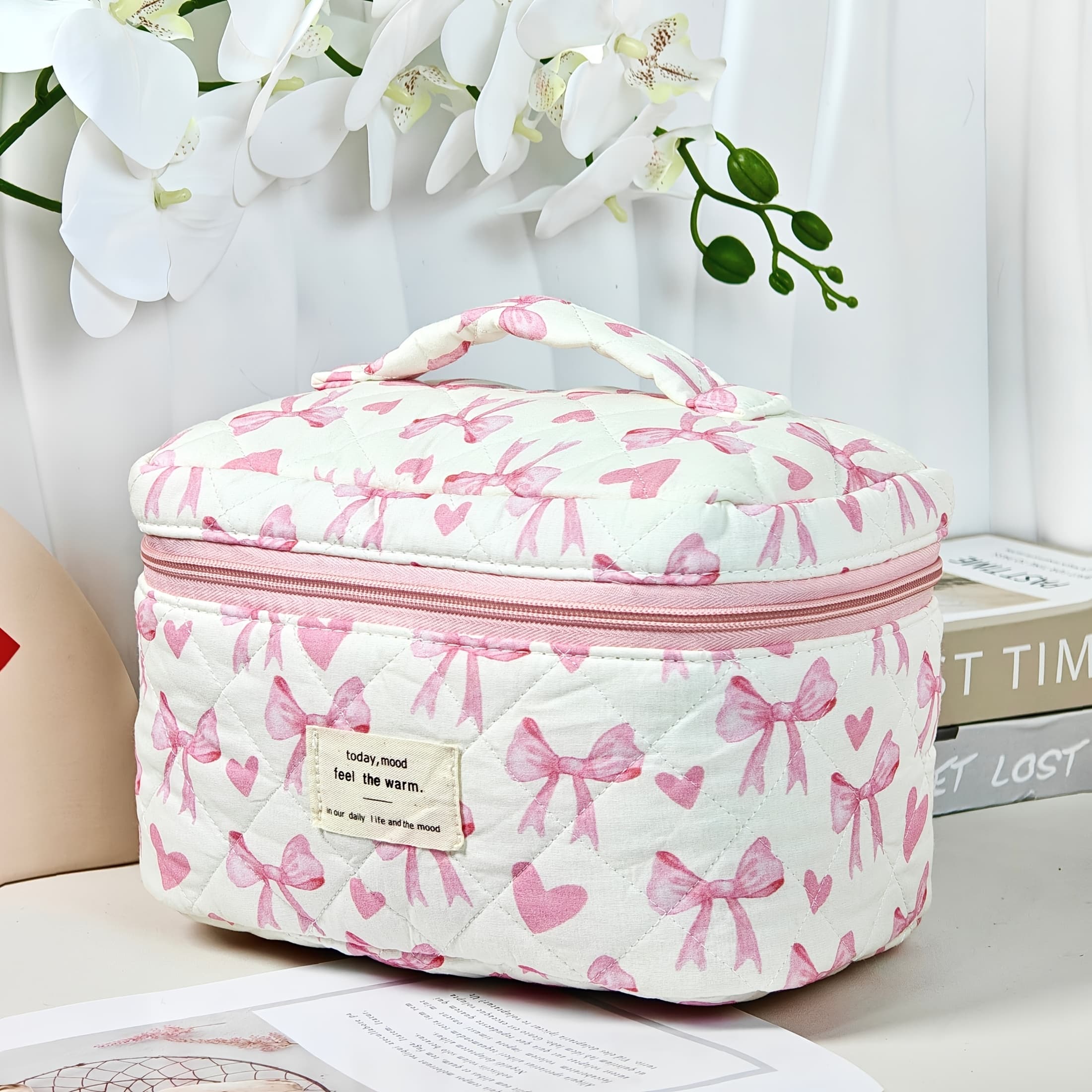 Large Quilted Polyester Makeup Bag, Multi-Functional Travel Toiletry Storage, Heart & Bow Pattern, Ideal Holiday Gift for Women