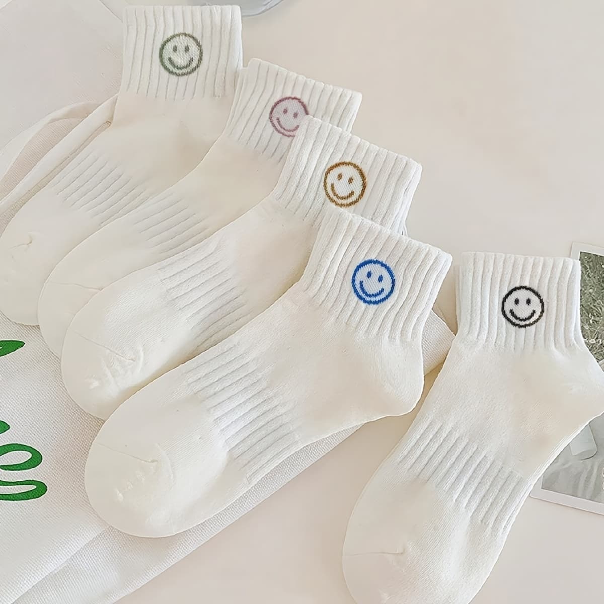 5 Pairs of Women's Cute Cartoon White joyful Face Ankle Socks
