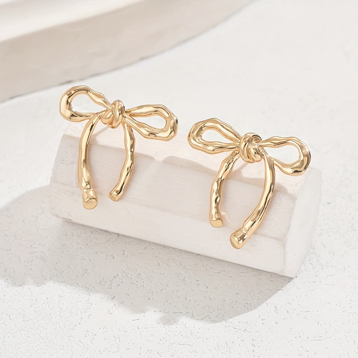 1 Pair of Exquisite 14K Golden Plated Copper Bowknot Drop Earrings - Dazzling Elegant Boho Style Dangle Bow Ribbon Earrings with Hypoallergenic Stainless Steel Post, Fashionable Statement Jewelry for Women, Perfect for Daily and Party Occasions