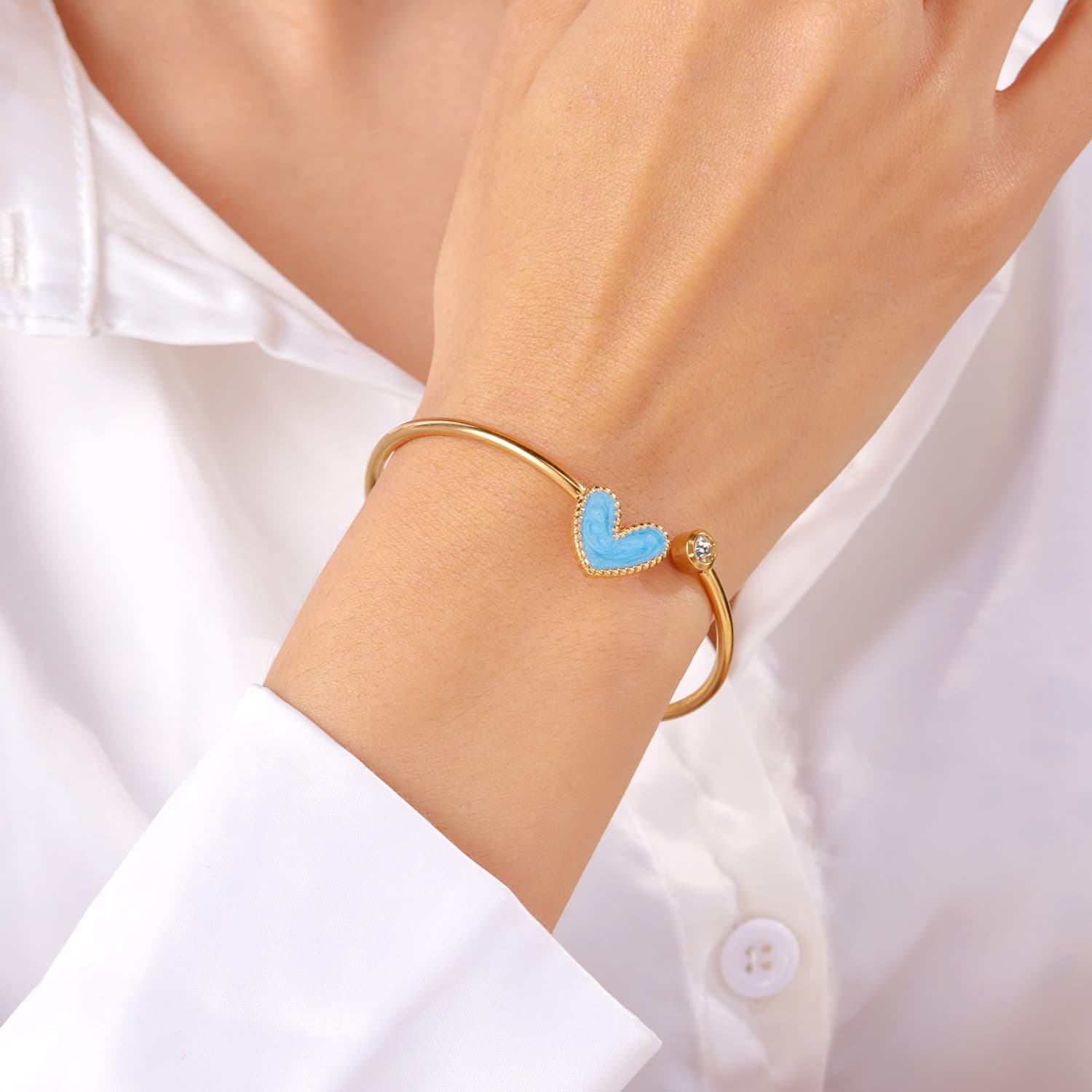 Elegant Stainless Steel Bracelet with Heart Charm - Golden-Toned Bangle for Women, Simple & Stylish Design for Casual Attire