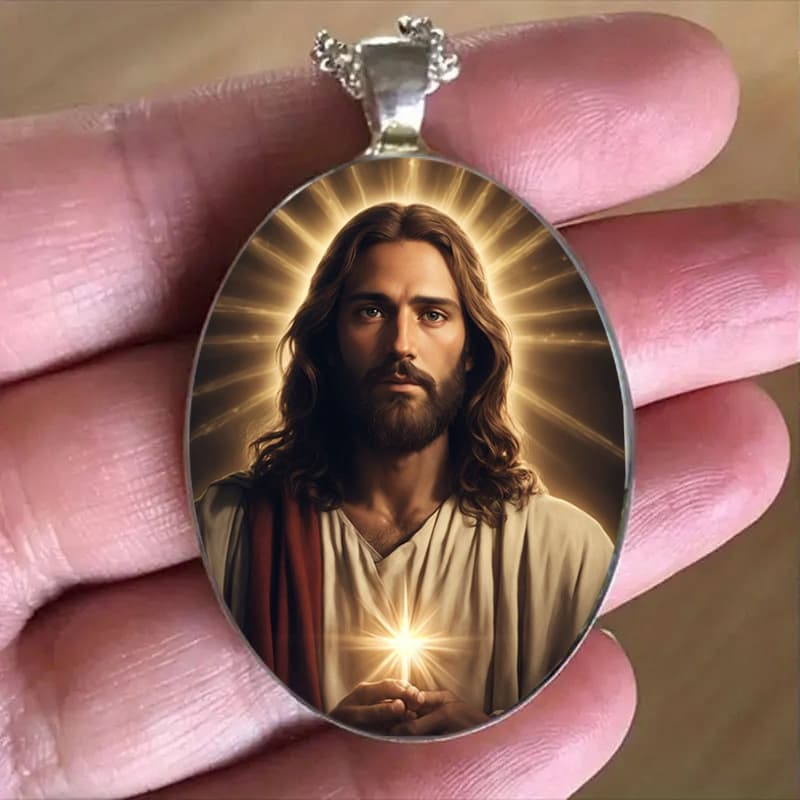A Stylish And Elegant Alloy Pendant Necklace, a Perfect Jewelry Gift for Family And Friends on Halloween And Christmas.