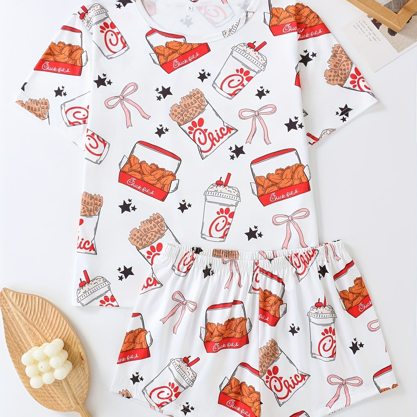 Two-Piece Snack Bag Pattern Women's Pajama Set, Round Neck T-Shirt and Elastic Comfort Shorts, Elegant Ladies' Sleepwear