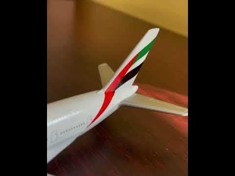 Daron Toy Airplane RT9904 – Emirates A380 – Die-Cast Metal Model Airplane Toy with Plastic Parts for Kids Ages 3+ thumbnail 6