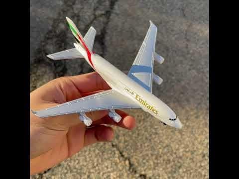 Daron Toy Airplane RT9904 – Emirates A380 – Die-Cast Metal Model Airplane Toy with Plastic Parts for Kids Ages 3+ thumbnail 2